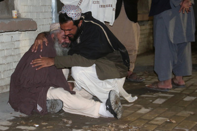 巴基斯坦自殺炸彈攻擊15死19傷　爆炸波猛「第一排信眾傷亡慘重」