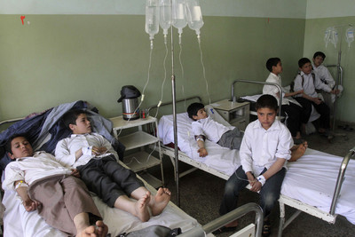 7萬阿富汗人從伊朗回國　37名疑感染者打傷醫生後落跑