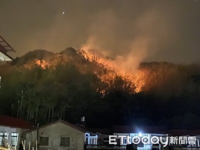 疑祭祖焚燒紙錢…美濃深夜恐怖烈焰吞整山！直升機急馳陸空搶救