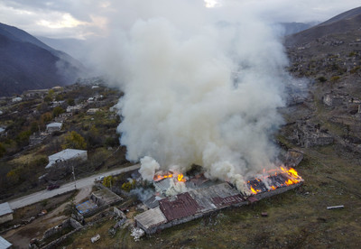亞美尼亞「割地停戰」！居民被逼撤離　臨行前忍痛燒毀家園